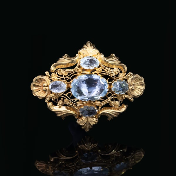 GEORGIAN AQUAMARINE SET BROOCH CIRCA 1830S