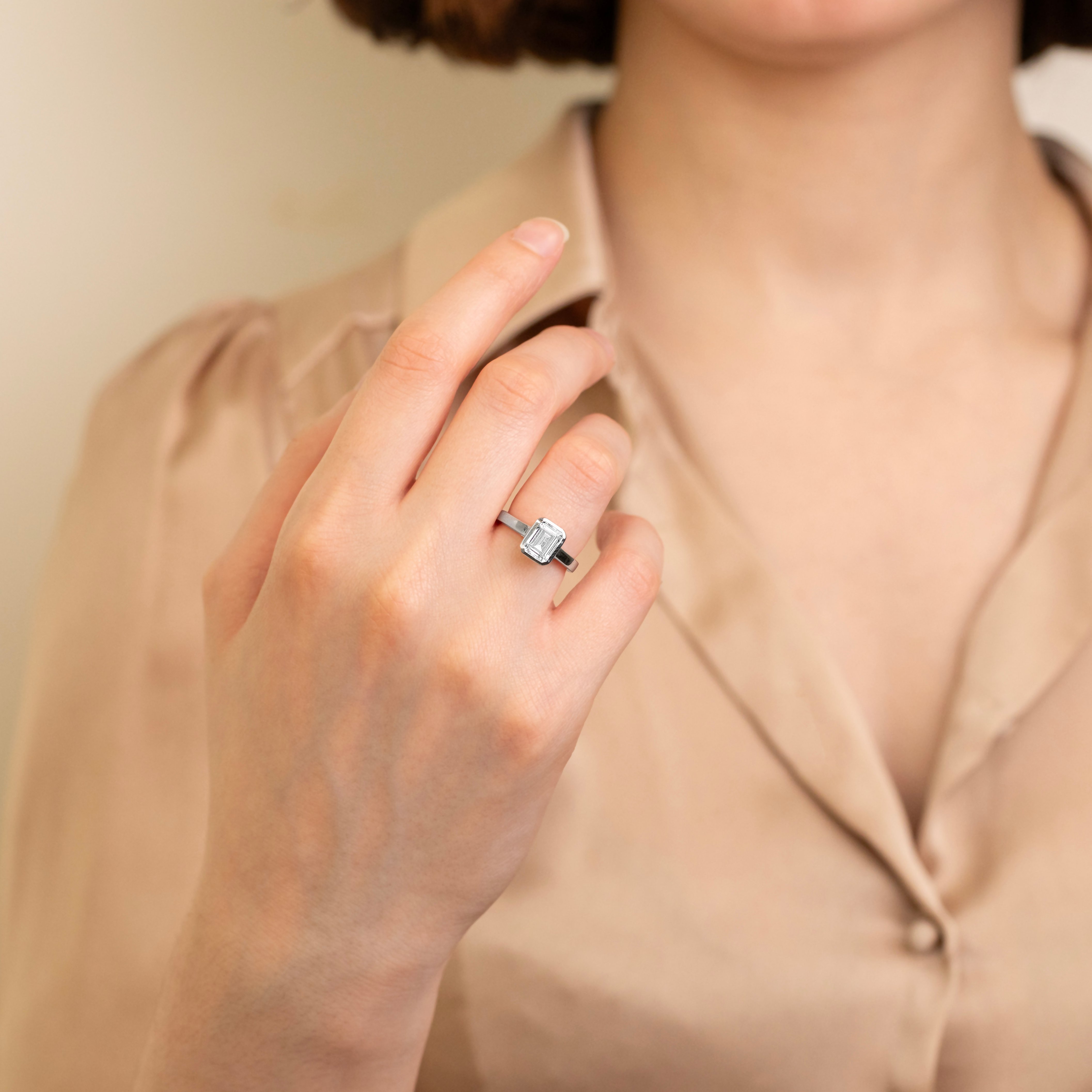 Bezette Emerald Diamond Ring SKU 569324